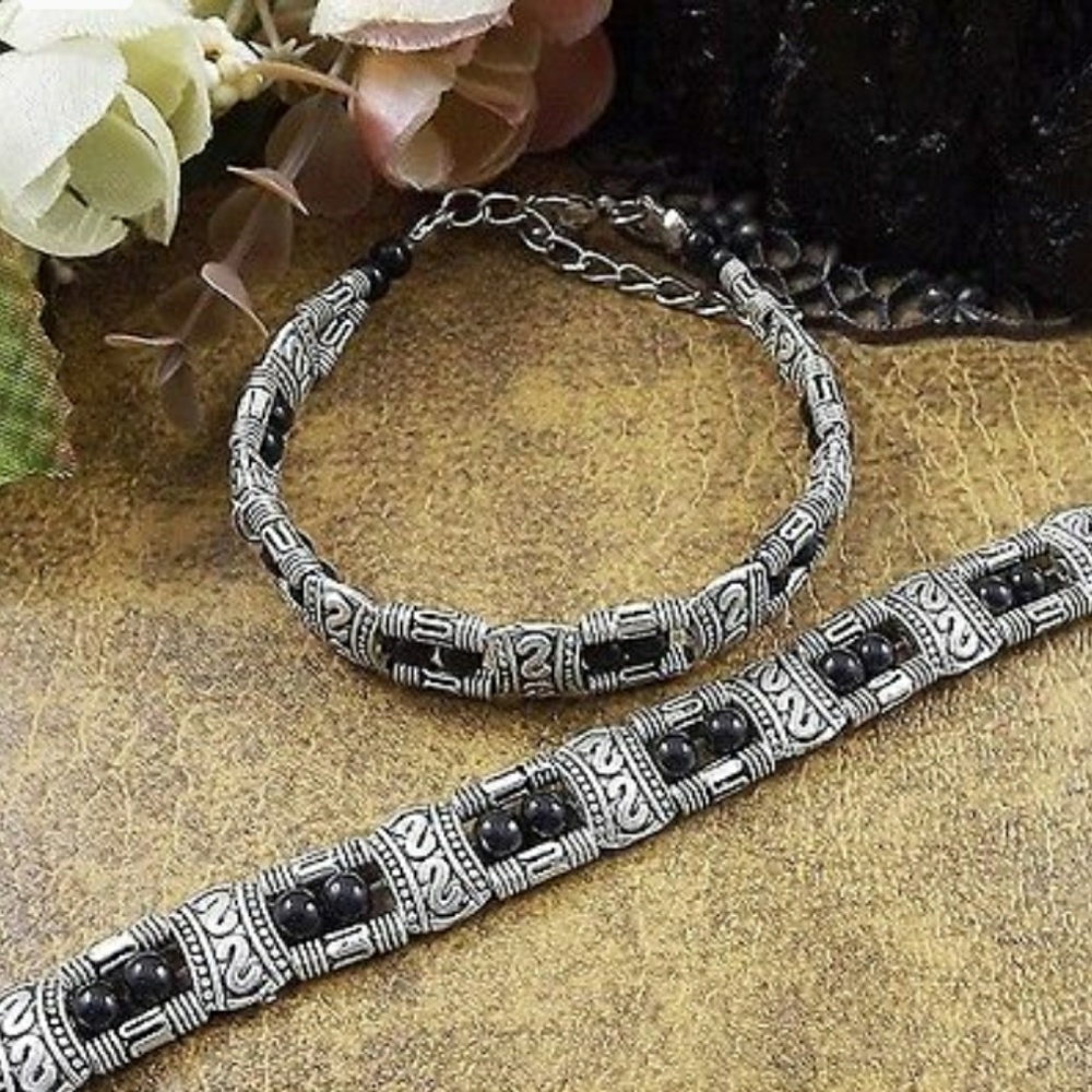 🌟NWOT🌟 Silver and Black Beaded Bracelet